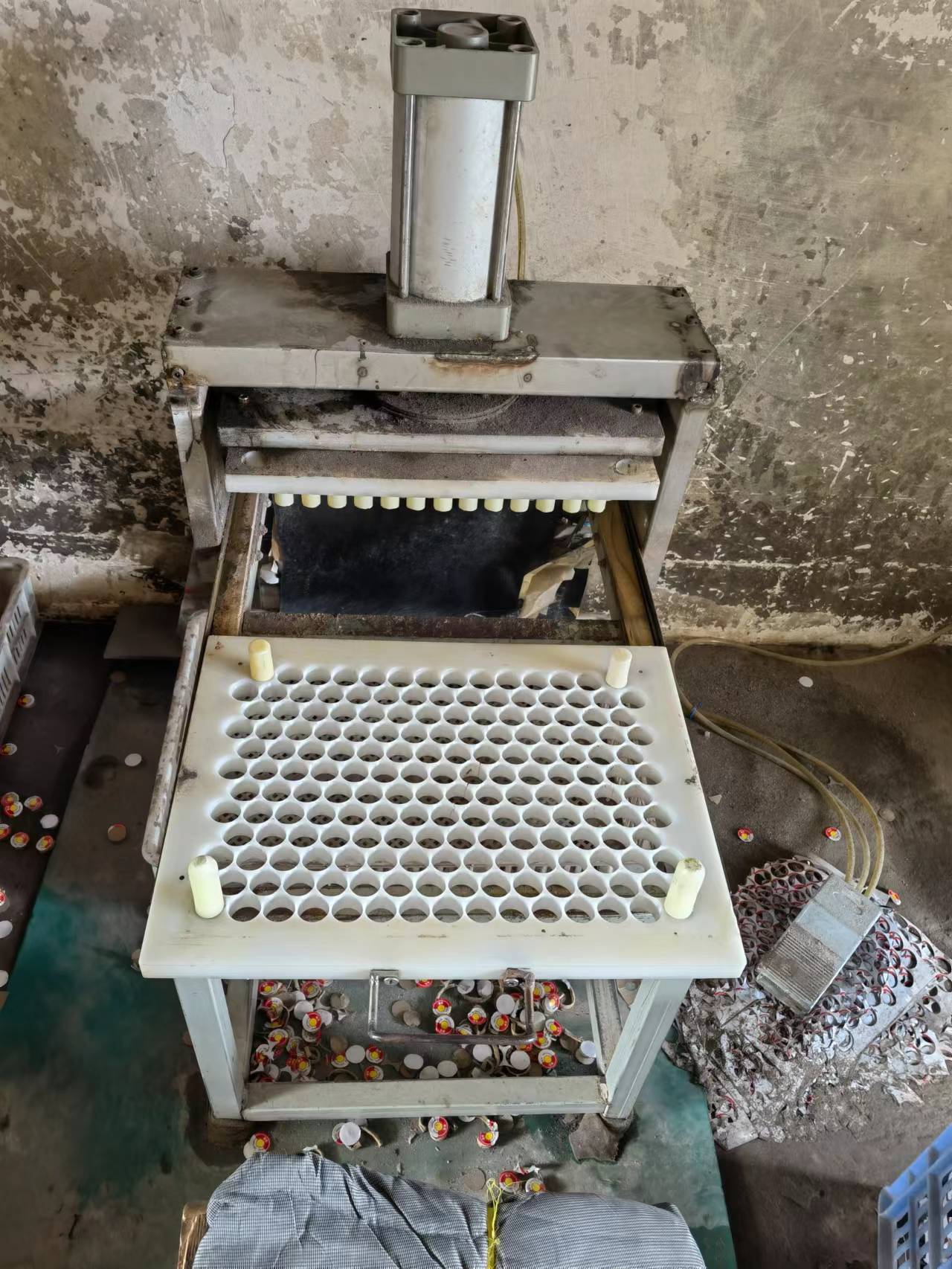 Fireworks Color Chrysanthemum Pushing Paper cover sheet machine